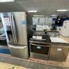 Réfrigérateur porte française 33’’, Cuisinière encastrée et Lave-vaisselle DryBoostMC – Stainless – Image 2