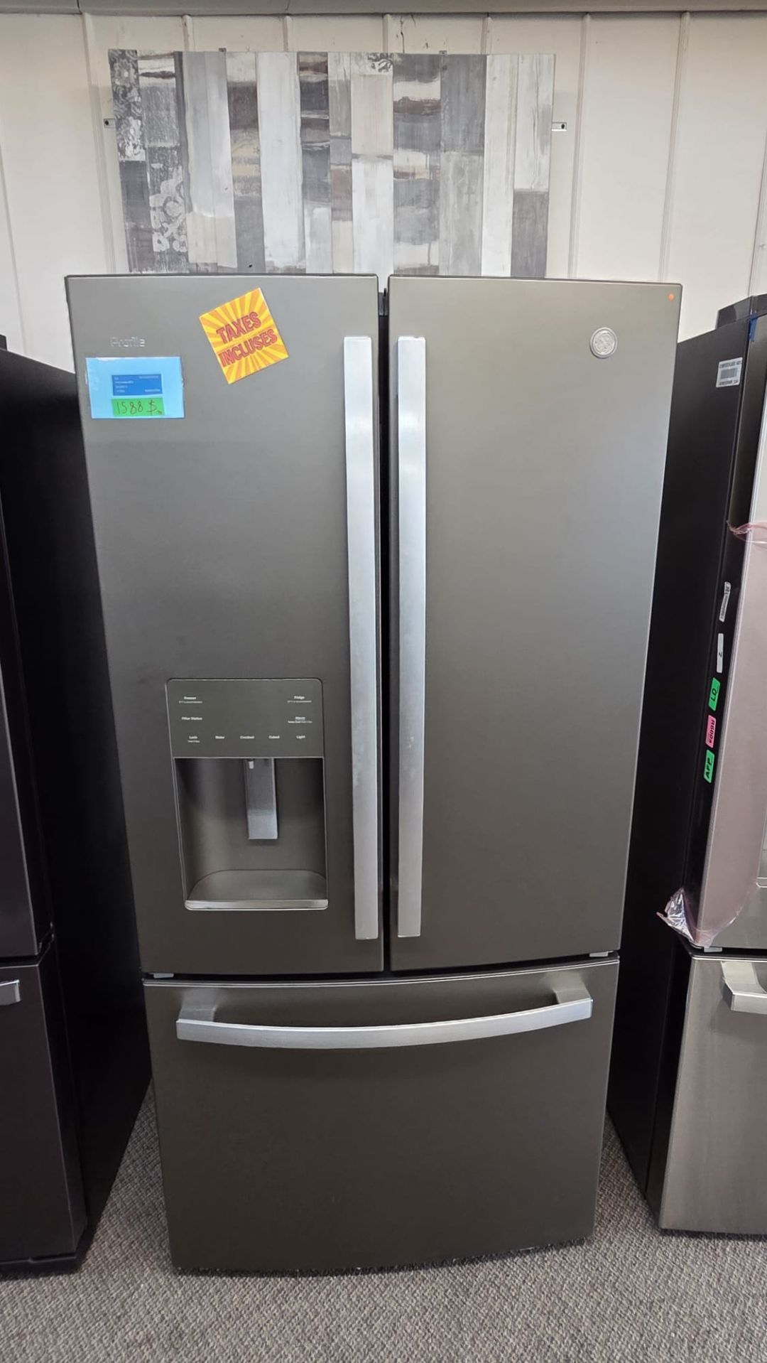 Réfrigérateur à profondeur de comptoir à portes françaises GE Profile – 33 pouces, ardoise – PYE18HMLKES – Image 4