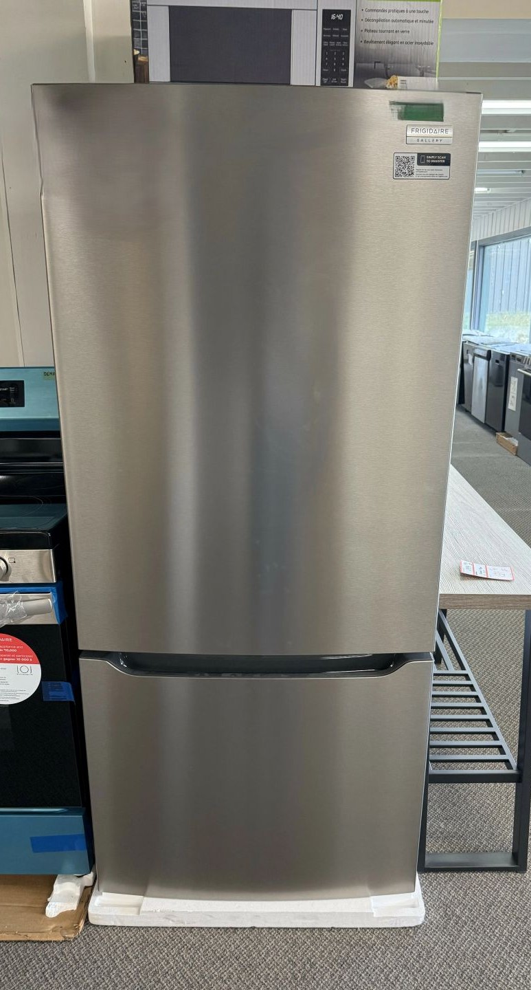 Réfrigérateur à congélateur inférieur FRIGIDAIRE GALLERY, 30 pouces avec eau et glace, inox – GRBN2012AF – Image 4