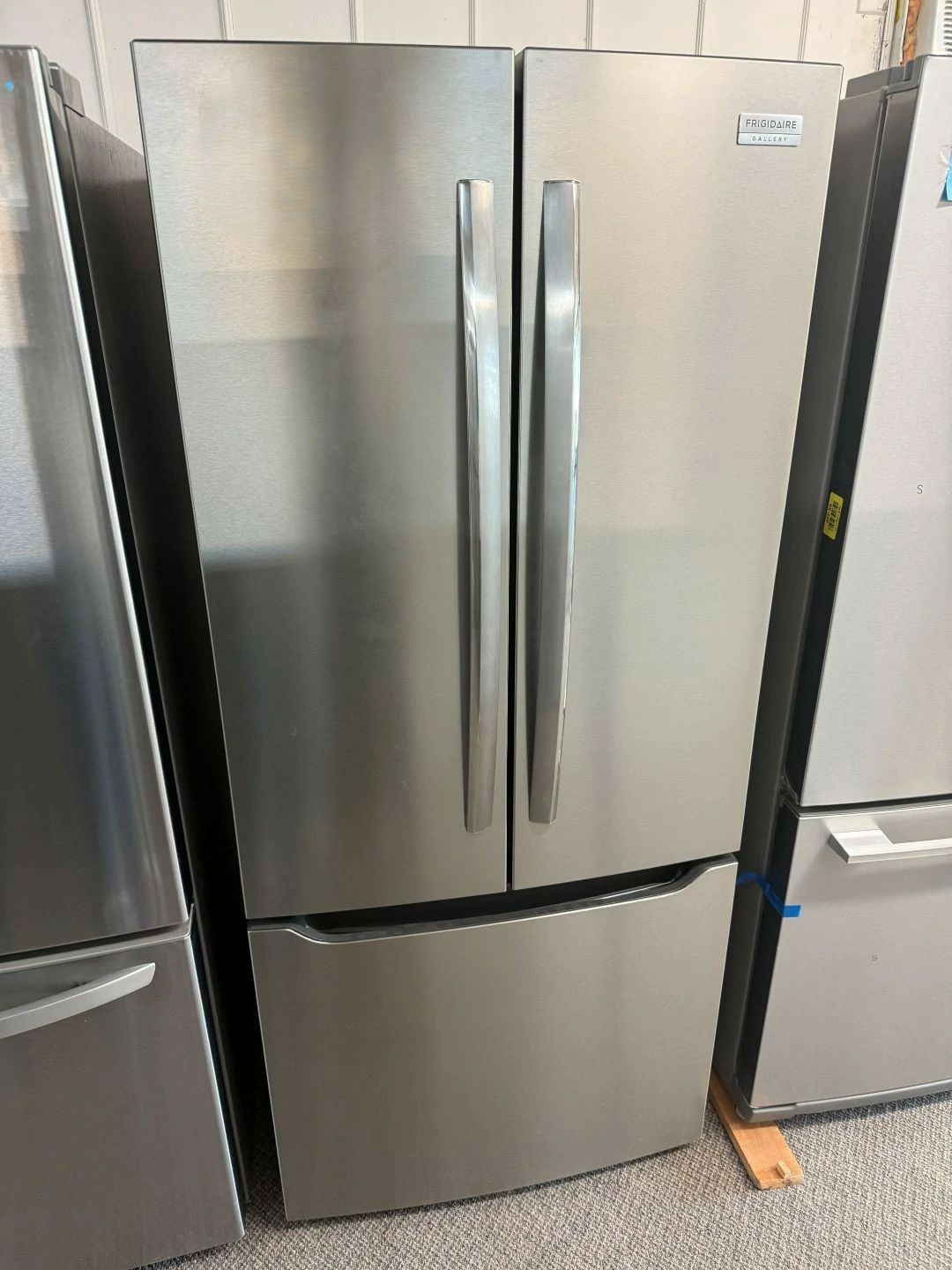 Réfrigérateur à portes françaises FRIGIDAIRE GALLERY, 30 pouces avec eau et glace, inox – GRFN2023AF – Image 5