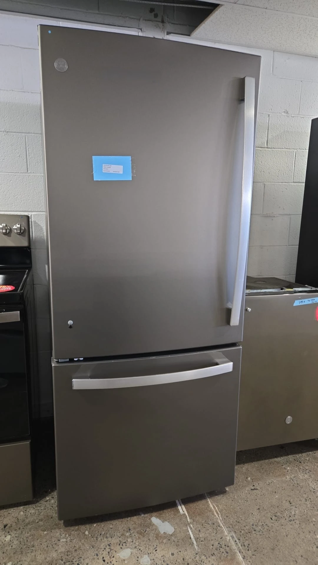 Réfrigérateur à congélateur inférieur GE – 30 pouces, 20,9 pi³, ardoise – GDE21DMKES – Image 3