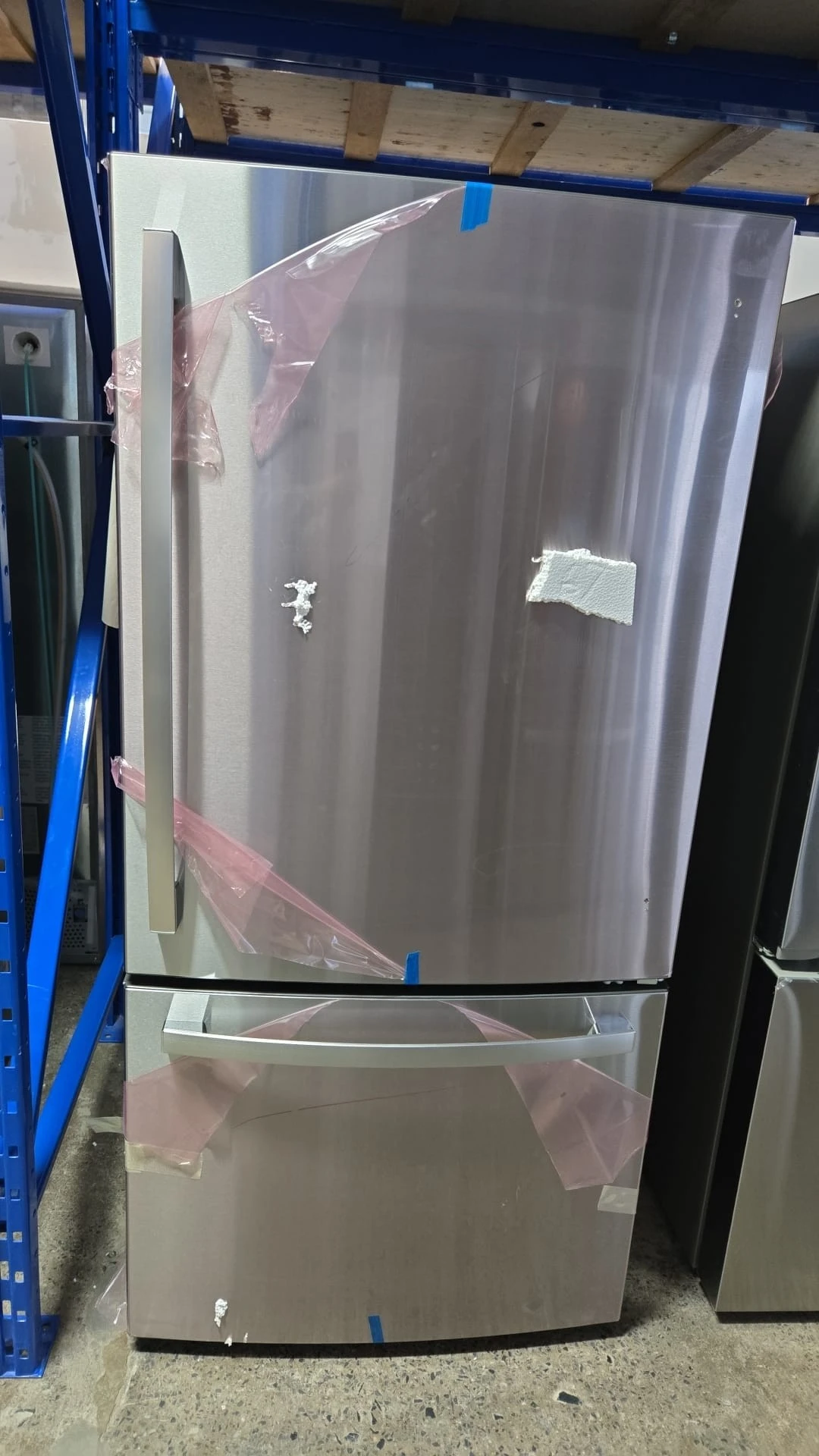 Réfrigérateur à congélateur inférieur GE – 33 pouces, 24,8 pi³, inox – GDE25EYKJRFS – Image 6