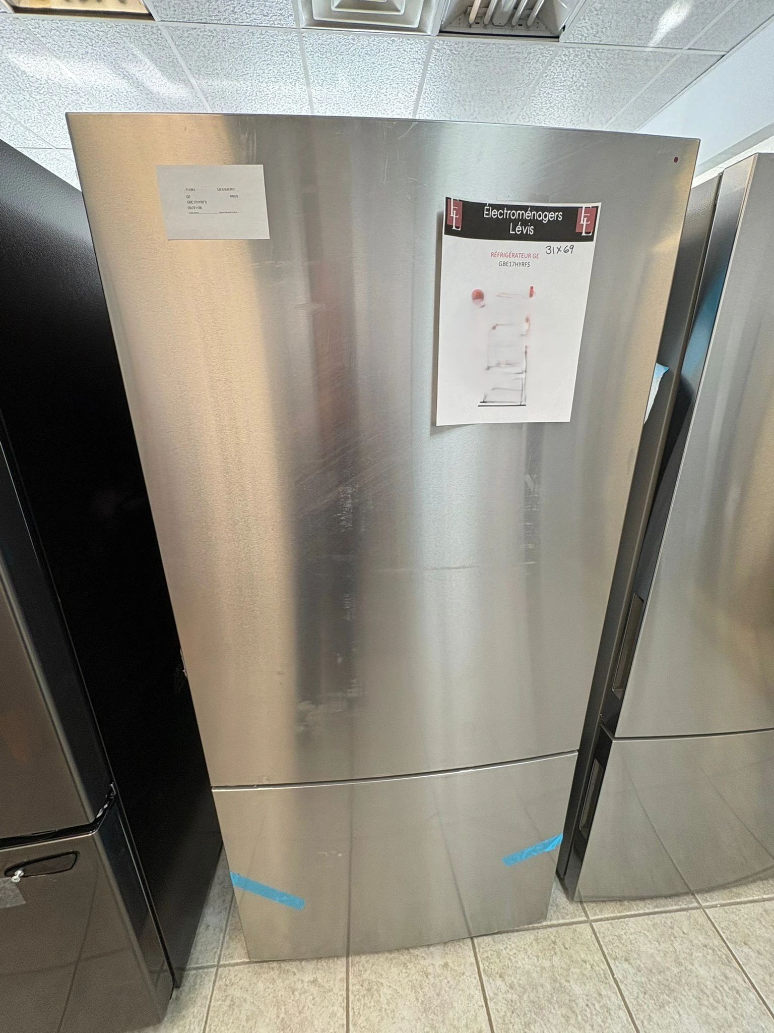 Réfrigérateur GE à congélateur inférieur, 31 pouces,17.7 pi³ – GBE17HYRFS – Image 5
