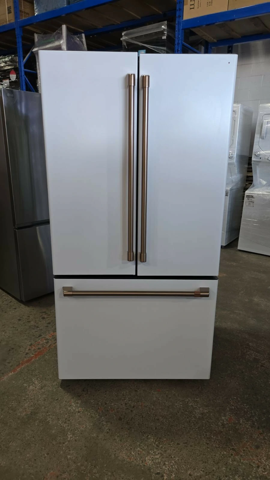 Réfrigérateur GE Café à portes françaises, 36 pouces avec eau et glace, blanc – CWE23SP4MW2 – Image 5