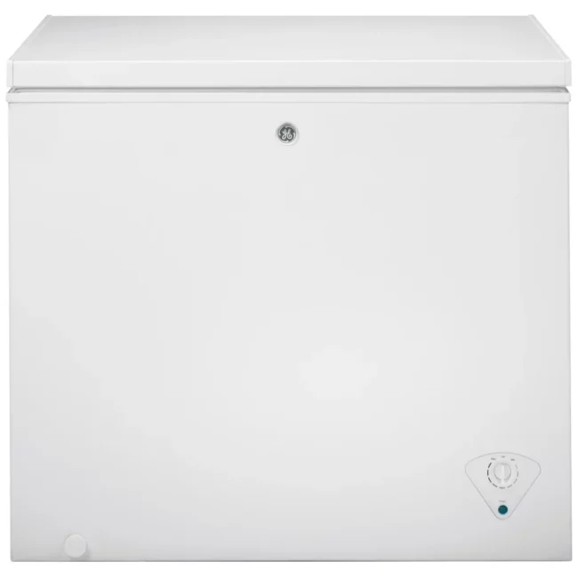 Congélateur coffre GE Garage Ready - 7 pi³, autonomie 48 h et panier coulissant - FCM7STWW
