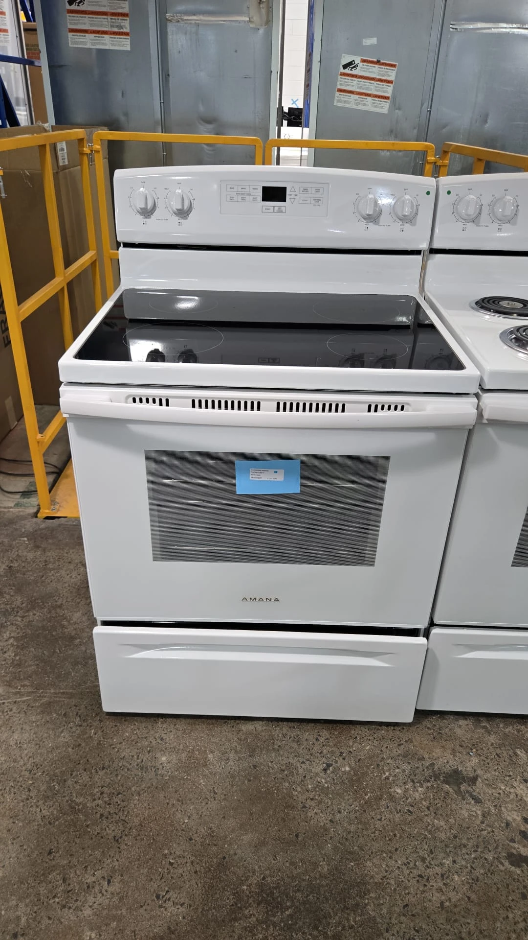 Cuisinière électrique Amana 30 pouces, surface lisse et four 4,8 pi³ – YAER6303MFW – Image 5