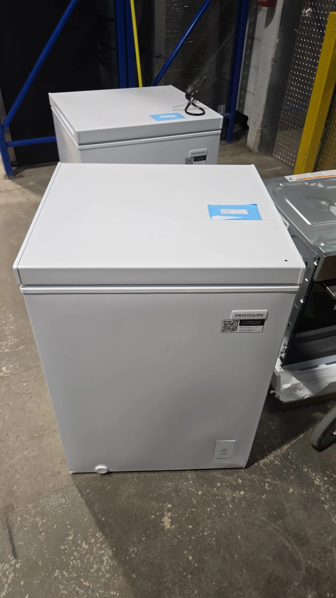 Congélateur coffre Frigidaire 24 pouces 5,1 pi³ convertible en réfrigérateur blanc – FFCS0562AW – Image 3