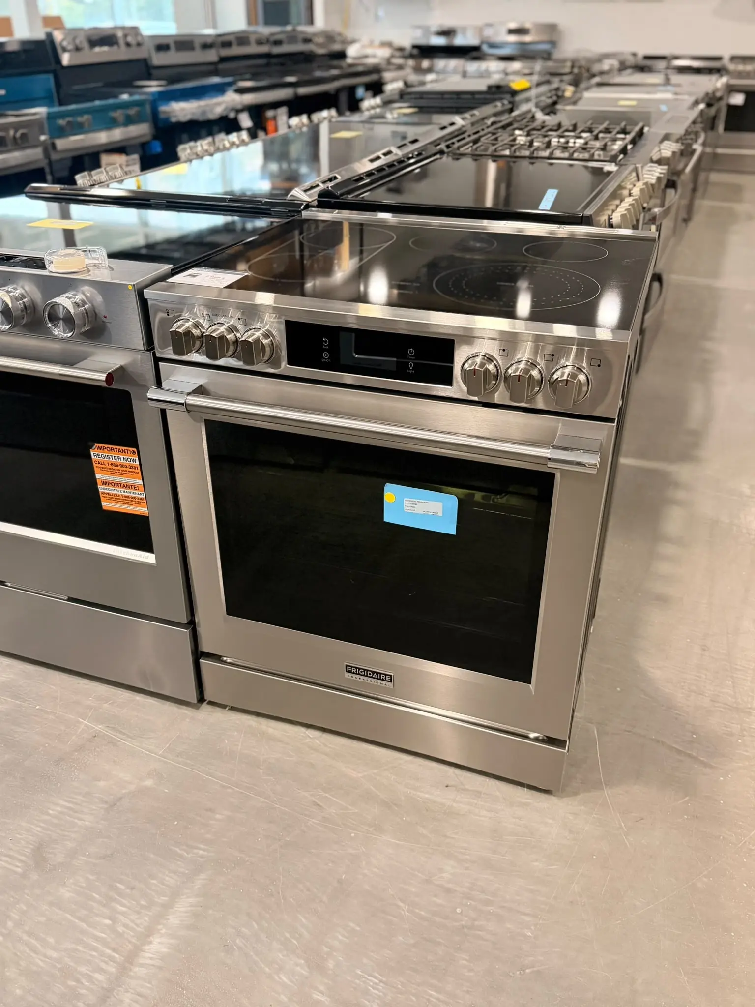 Cuisinière électrique Frigidaire Professional ,30 pouces et capacité 6,2 pi³ - PCFEC085BF – Image 5