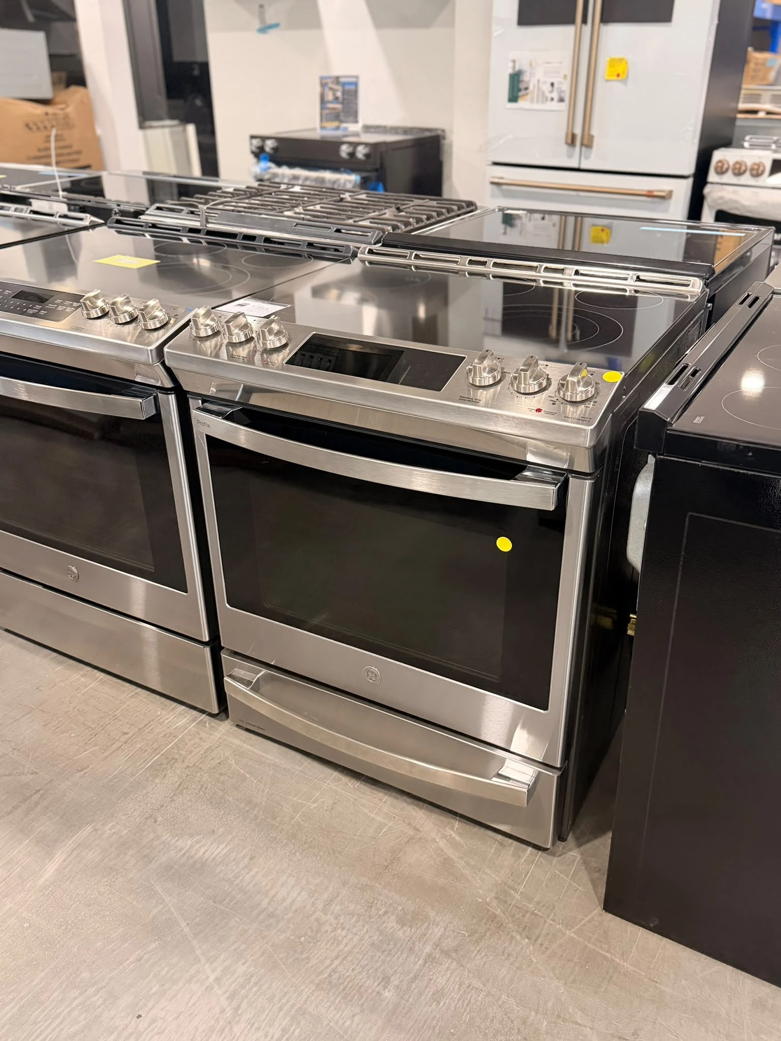 Cuisinière électrique GE Profile 30 pouces à convection , 5,3 pi³ – PCS940YMFS - Image 6
