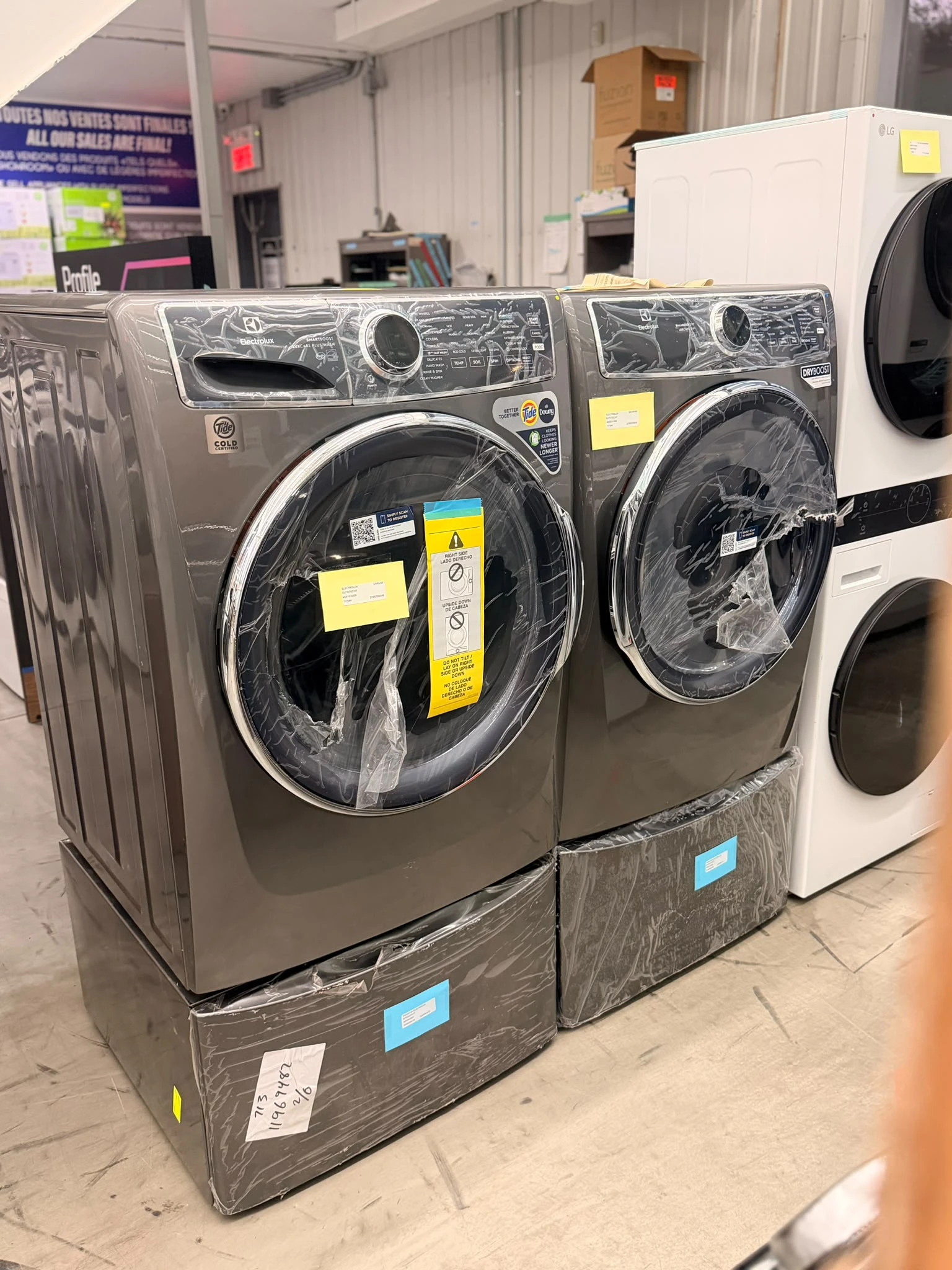 Ensemble laveuse 5,2 pi³ et sécheuse 8 pi³ Electrolux 27 pouces avec 2 piédestaux titane – ELFW7637AT & ELFE763CAT + 2 EPWD257UTT - Image 4
