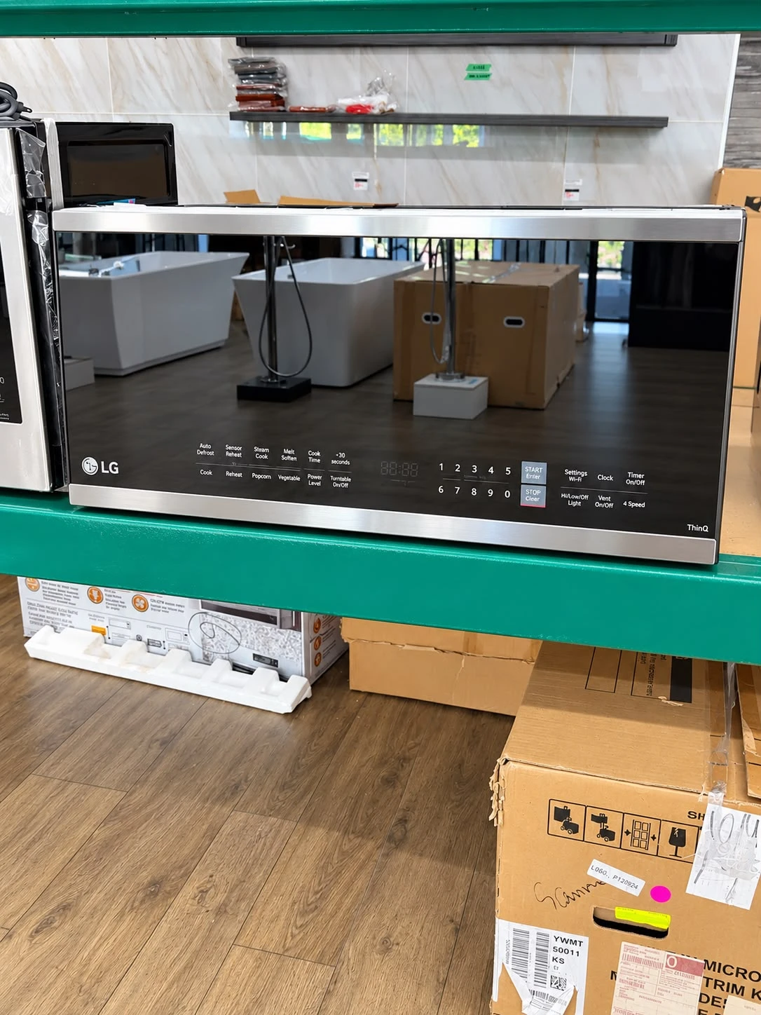 Micro-ondes LG 30 pouces avec hotte intégrée puissante, 1,3 pi³ – MVEF1337F – Image 4