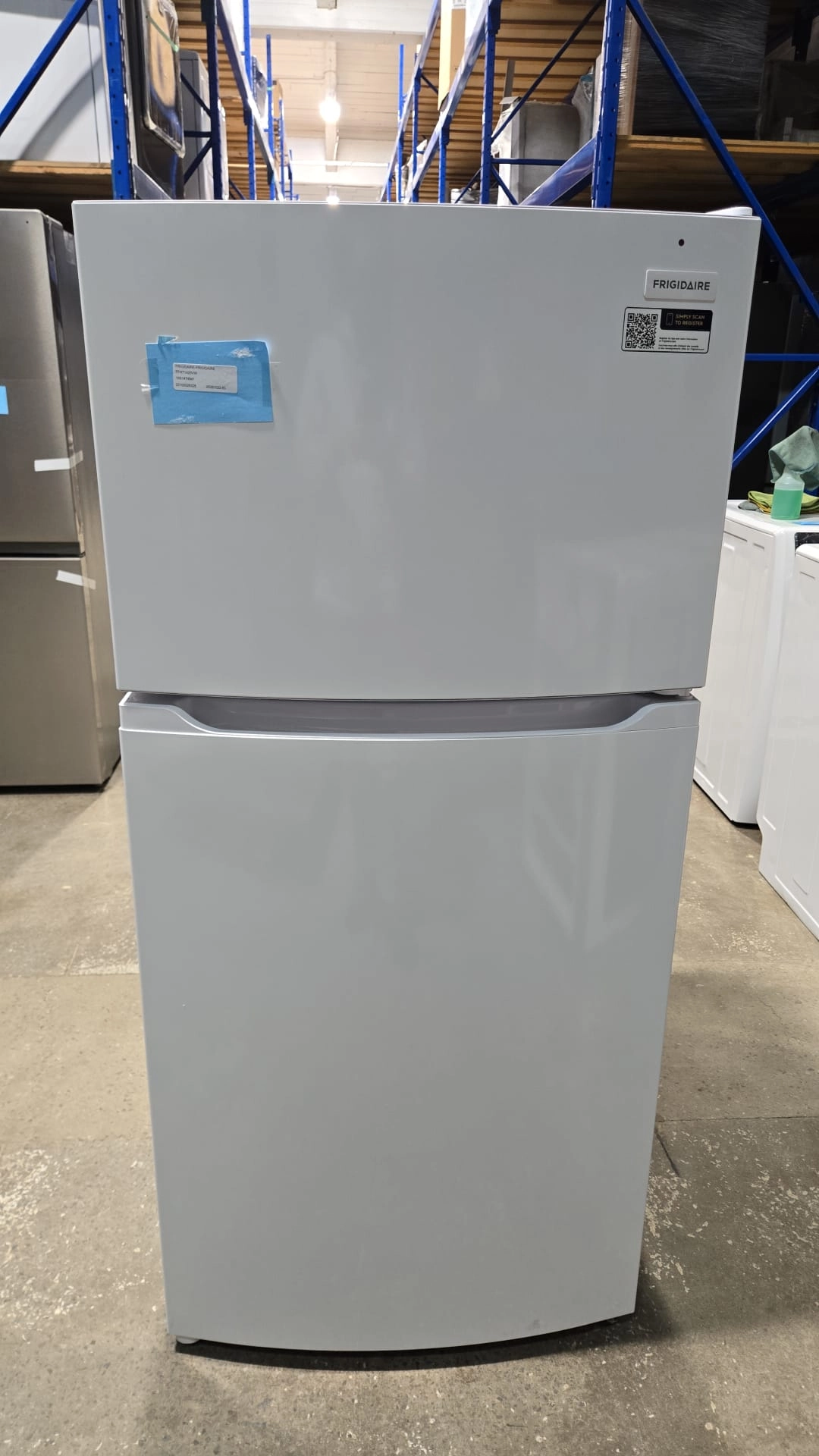 Réfrigérateur Frigidaire à congélateur supérieur 28 po – 13,9 pi³, EvenTemp™ et ENERGY STAR – FFHT1425VW – Image 9