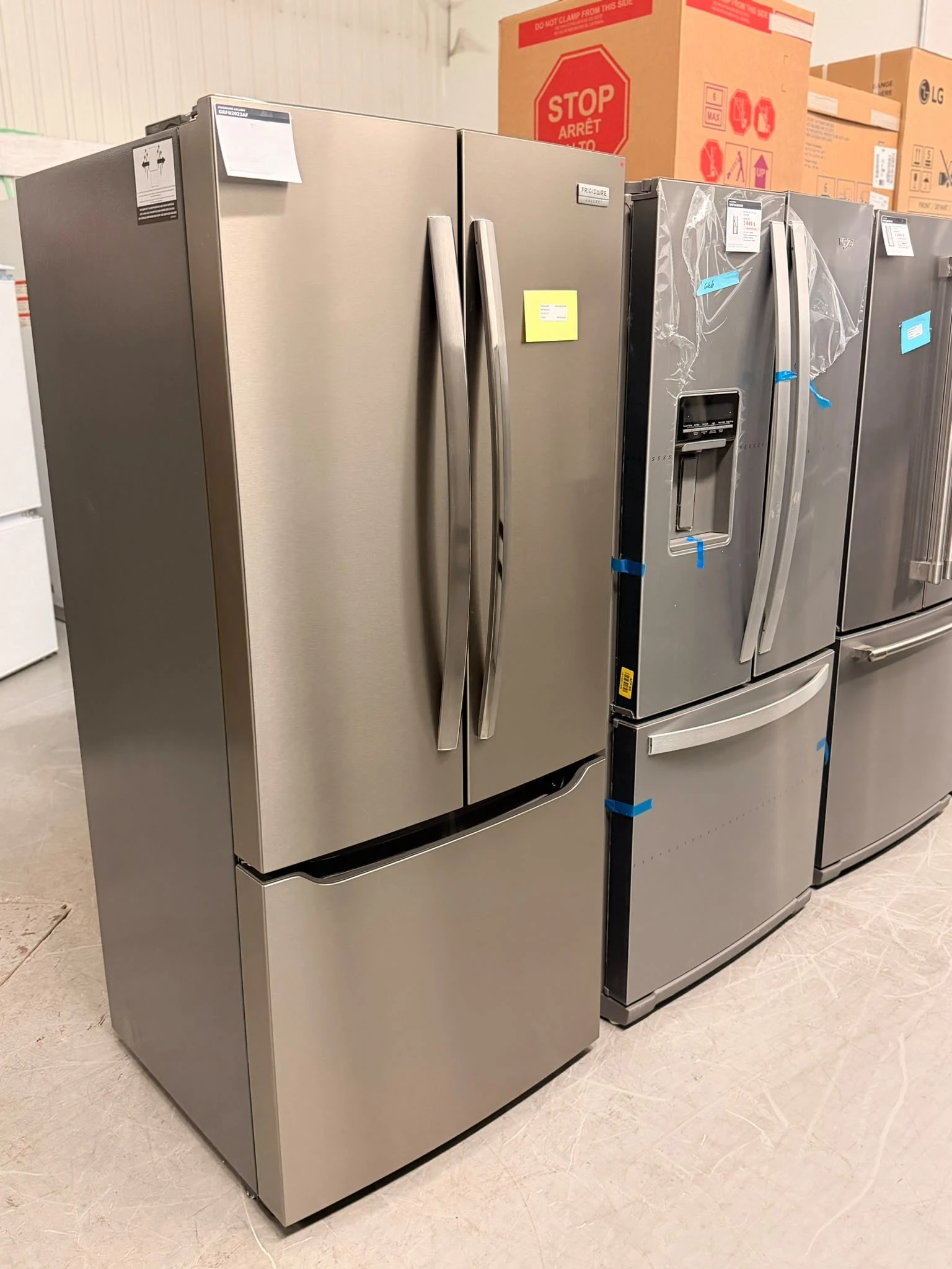 Réfrigérateur Frigidaire Gallery avec distributeur PurePour - 30 po inox, 20 pi³ et eau filtrée intérieure - GRFN2023AF – Image 4