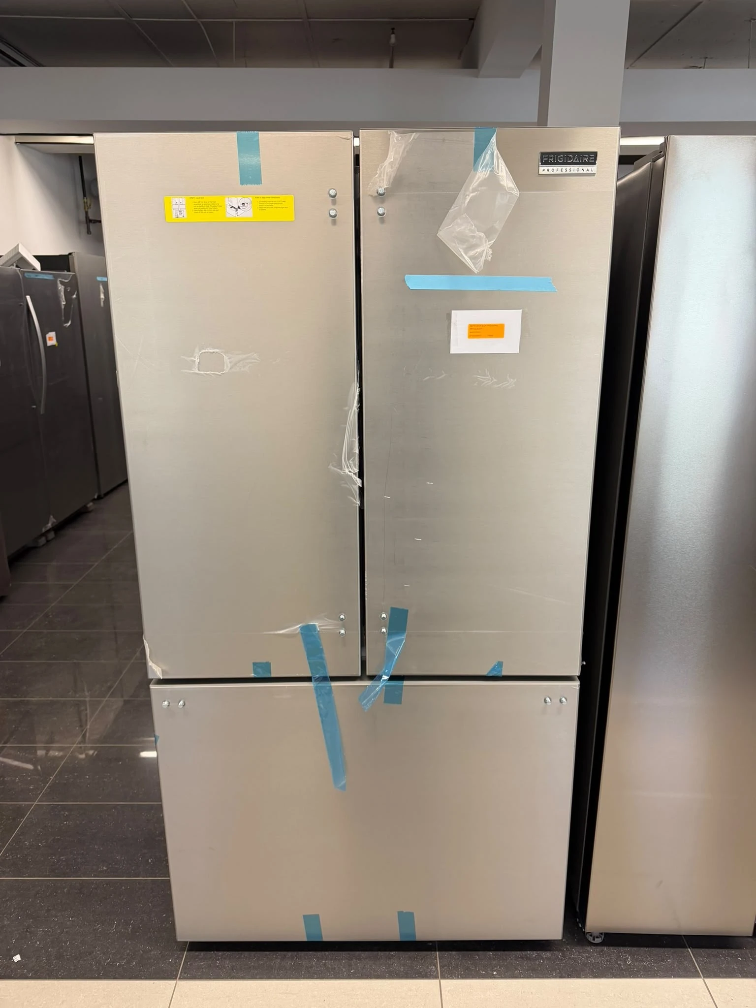 Réfrigérateur Frigidaire Professional 36 pouces 23,3 pi³ à portes françaises – PRFG2383AF – Image 5