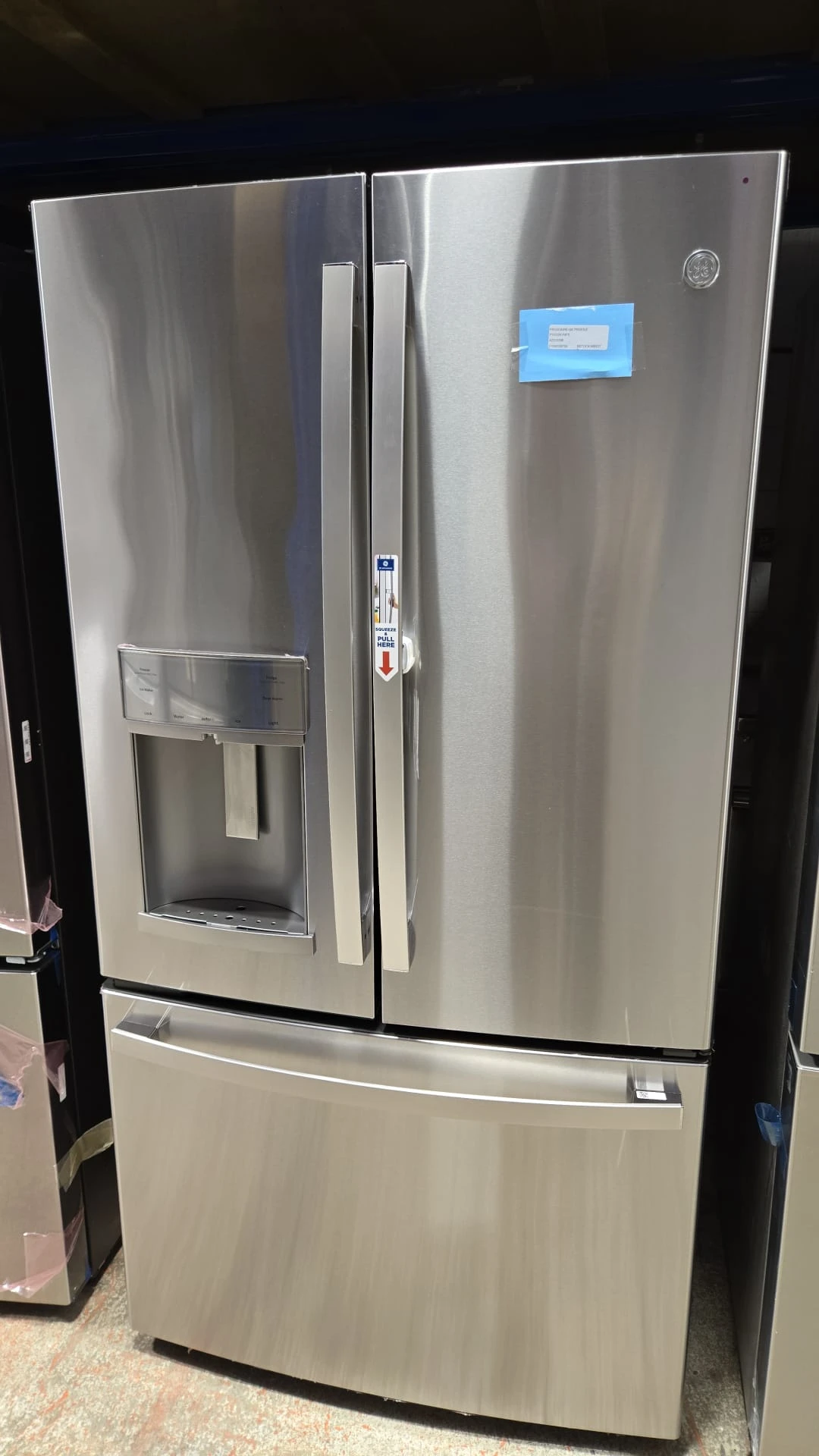 Réfrigérateur GE Profile Door-in-Door - 36 po inox, 22,1 pi³, eau et glaçons extérieurs - PYD22KYNFS – Image 5