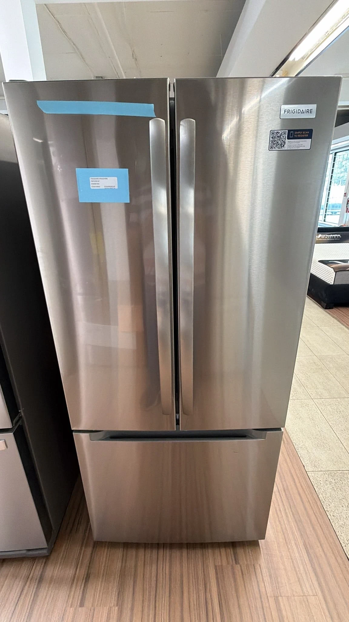 Réfrigérateur Frigidaire compact - 30 po, 18,4 pi³ & prêt pour le garage - FRFN1801AF – Image 3