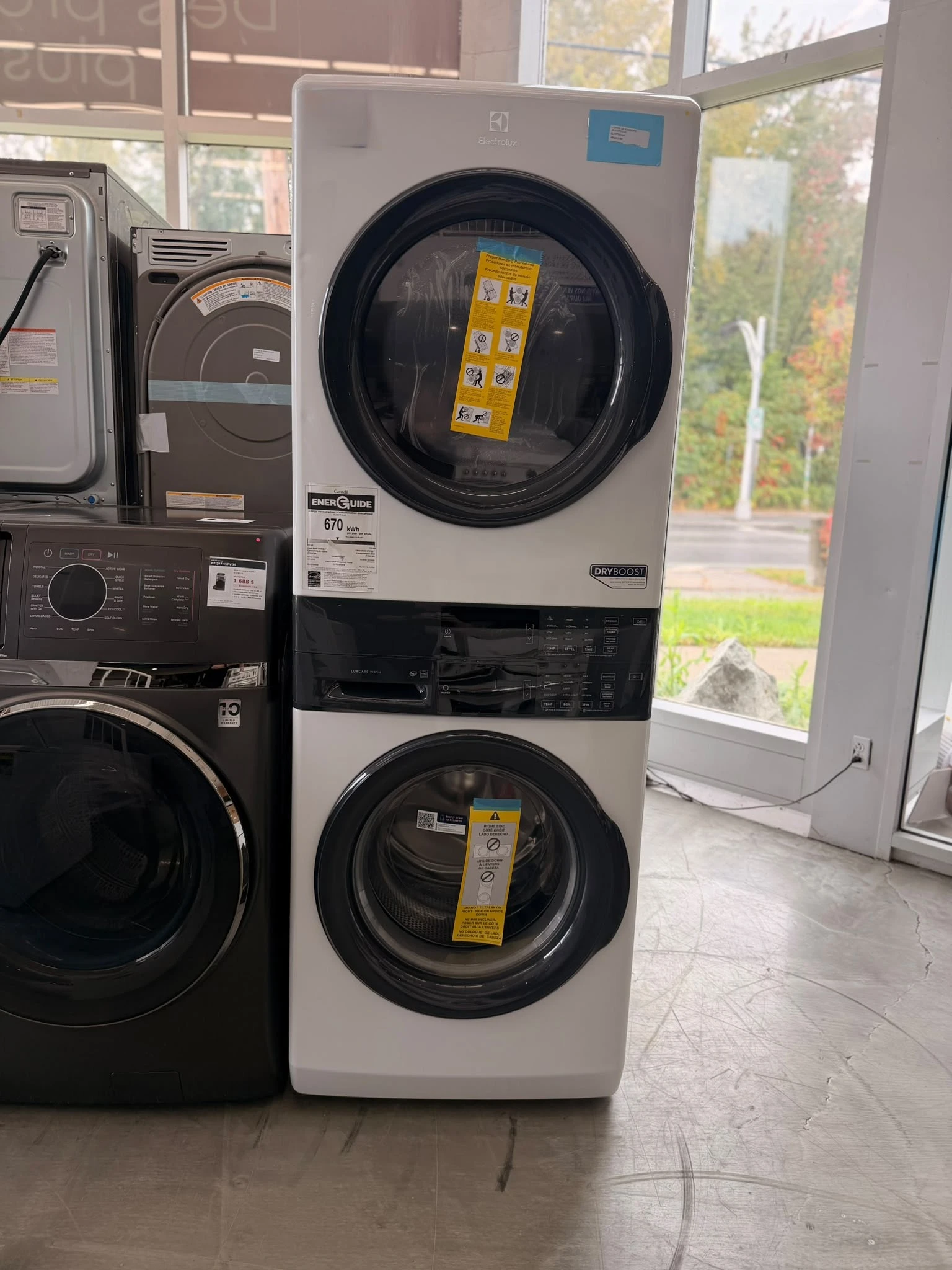 Centre de buanderie Electrolux - LuxCare Wash, 5,1 pi³ & sécheuse 8 pi³ - ELTE730CAW - Image 3