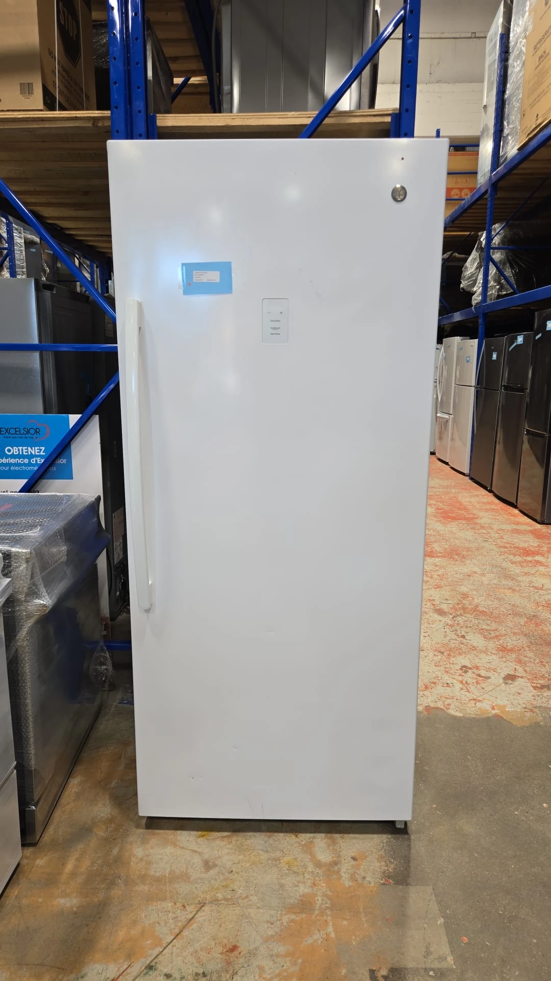 Congélateur vertical GE 33 pouces - 21,3 pi³, sans givre et grande capacité - FUF21SMRWW – Image 3