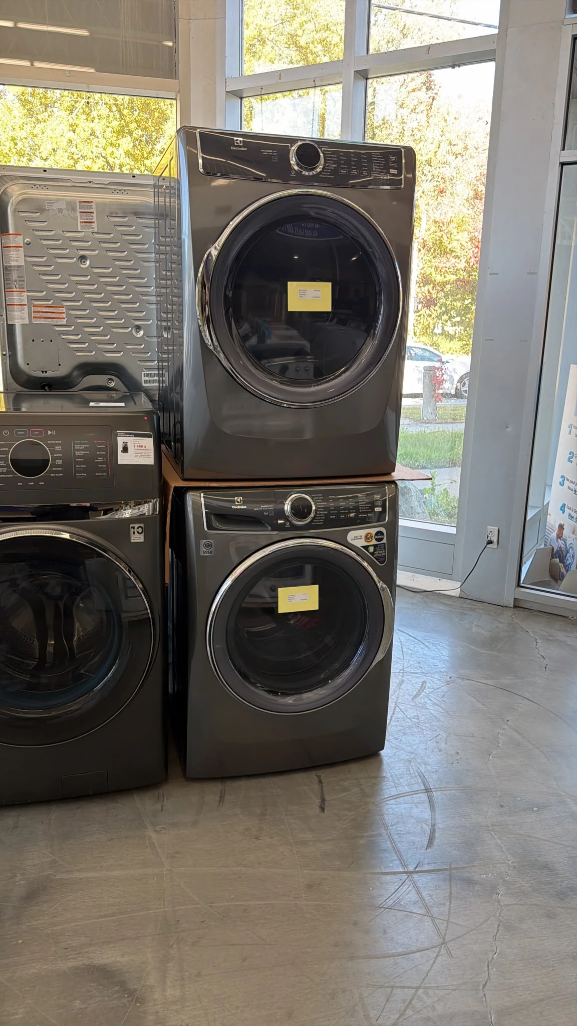 Ensemble laveuse sécheuse Electrolux titane - 5,2 pi³ & 8 pi³ avec SmartBoost et Balanced Dry - ELFW7637AT & ELFE763CAT – Image 3