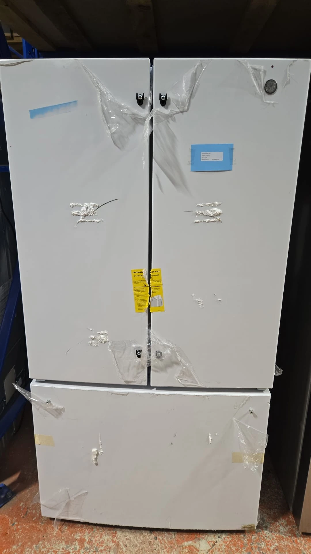 Réfrigérateur GE à portes françaises - 27 pi³, eau intérieure & QuickSpace - GNE27JGMWW – Image 4